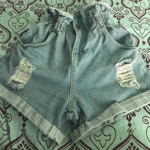 High rise mom shorts (@daisyw1213) traded